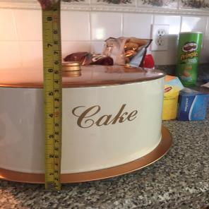 Vintage Cake Carrier