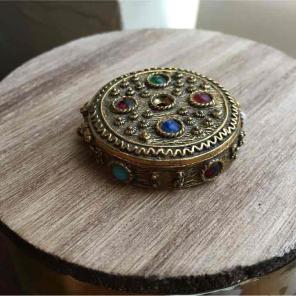 Vintage compact