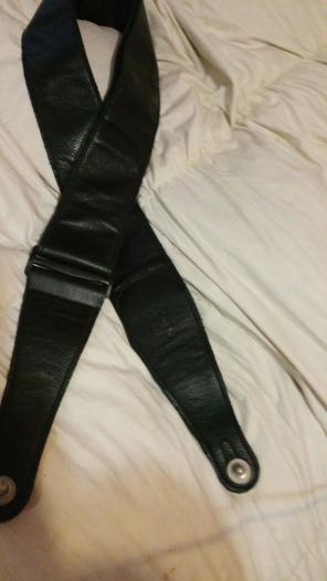 Levys leather locking guitar strap.