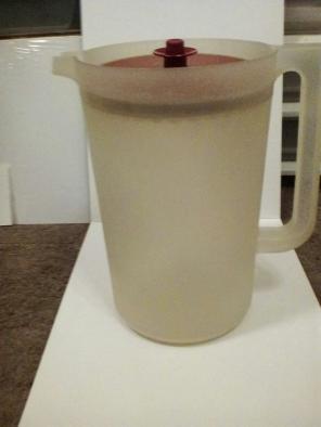 Vintage Tupperware 1-gallon pitcher