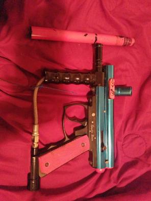 Semi auto 68 cal. Spider paintball gun