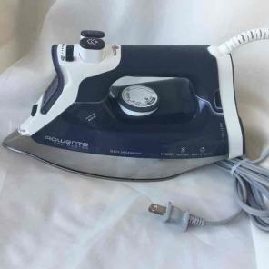 Rowena Pro Master Iron DISPLAY MODEL!