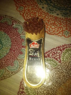 KIWI 2 in 1 shoe polishing brush. Nice!