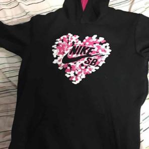 Kids Nike hoodie size large