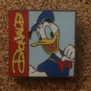 Disney pin Donald Duck.