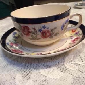 Large teacup set-VTG Fondeville