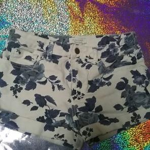 Forever 21 blue & white floral shorts