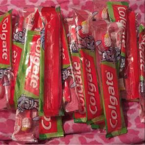 20 Colgate Kids Toothbrushes