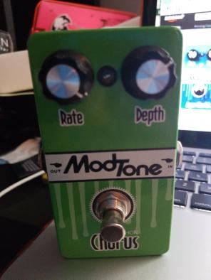 Modtone Mt-chor chorus guitar pedal