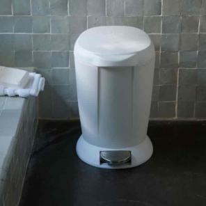 Simplehuman Step Can & Silver Vase