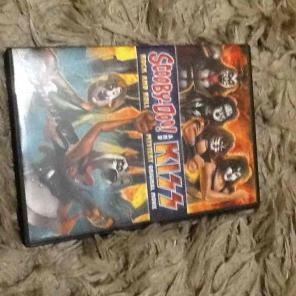 Scooby- doo and kiss