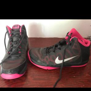 Youth Girls Nike Basketball Shoes Size 6
