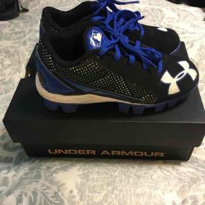 Youth baseball cleats under armour