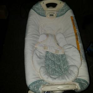 VIBRATING INFANT ROCKER