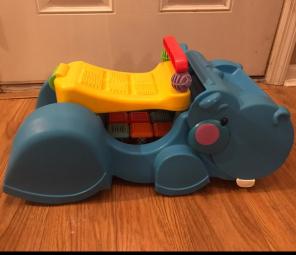 Peek-A-Blocks Gobble & Go Hippo Sweeper