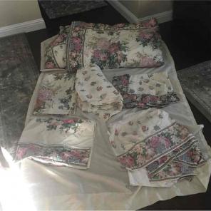 Complete Bed Ensemble for a fullsize bed
