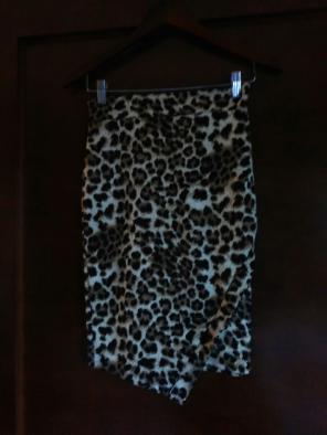 Skirt short and just like a new skirt