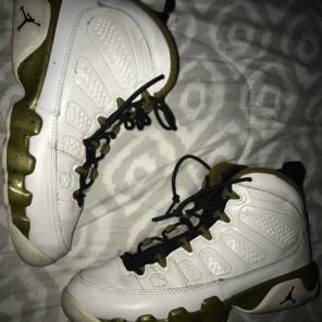 Jordan's Retro 9'a Militia Green