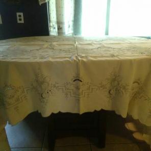 Vintage table cloth set