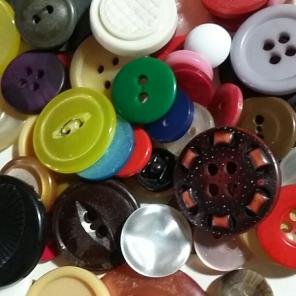 100+ Colorful Buttons w/ NICE DETAIL