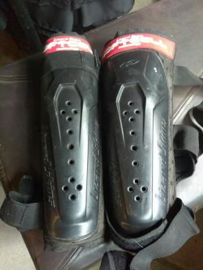 Men's softball pads