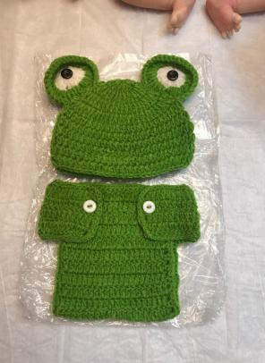 Babies Crochet Frog Photo Prop