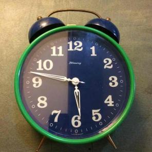 Super sized alarm clock