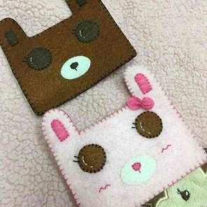 Handmade felt card envelope/case bears