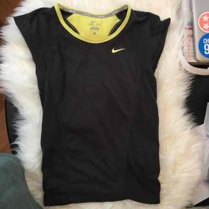 Nike Adrian-Fit Tennis Shirt Size S