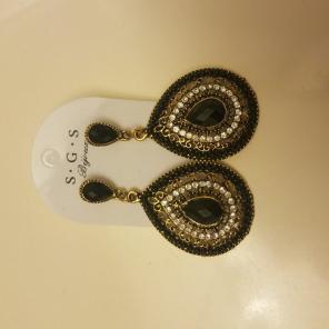 Beautiful Black & Gold dangle earrings