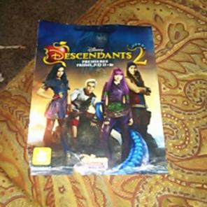 DESCENDANTS 2 8x10 Pin-Up!