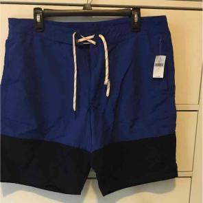BN gap men's swim trunks! Size L.