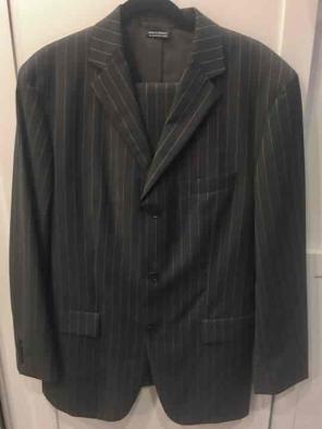 Hugo Boss 2 Piece Suit. 3 buttons