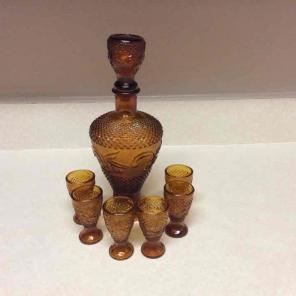 Vtg Amber Decanter With 6 Shot Glasses