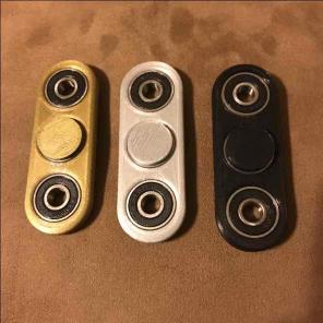 Finger spinner duo pick a color