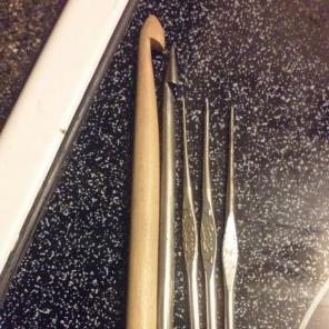 4 Crochet Hooks Metal/Wood