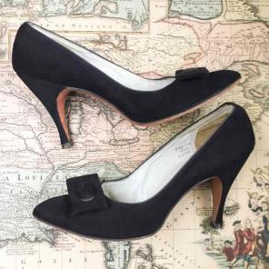 Vintage 50s black suede pumps