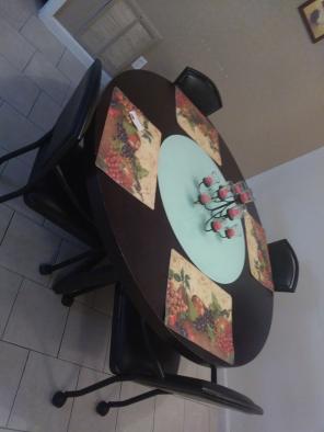 Table with 4 chairs