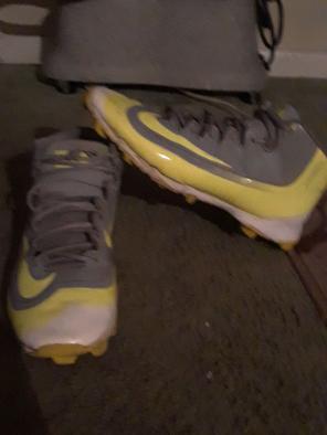 Nike huarche cleats