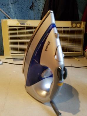 Shark g1576 iron
