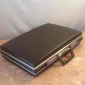Vintage hard shell brief case 18x13