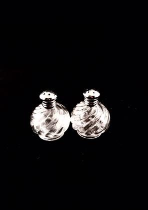 IRICE Vtg Mini Salt n Pepper Shakers 2"