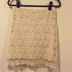 Cream floral lace pencil skirt