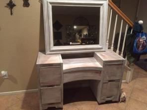 White distressed Dresser W/Mirror
