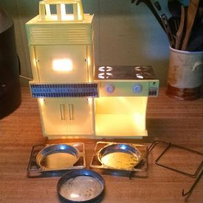 Vintage 1964 Easy Bake Oven, yellow