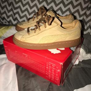 Khaki Pumas