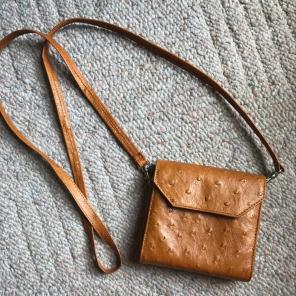 SMALL STRAPPED COIN PURSE
