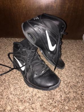 Black nike basketball shoes