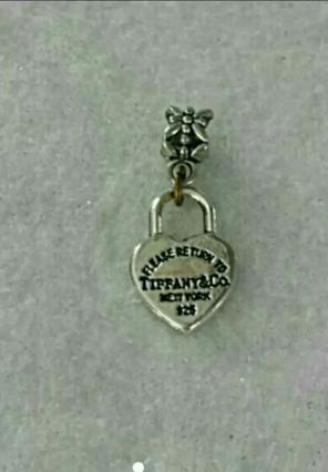 Tiffany&co vintages heart charm