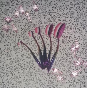 Oval make brush set